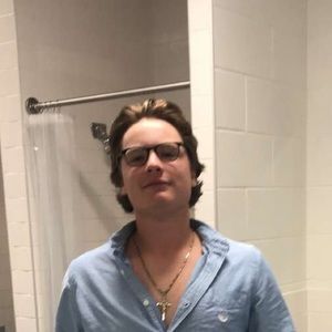 Meet your Posher, Hayes